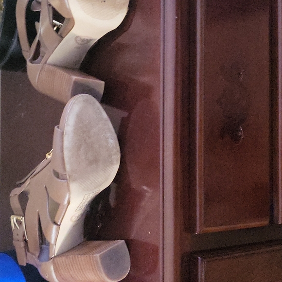 Shoes - Picture 2 of 4